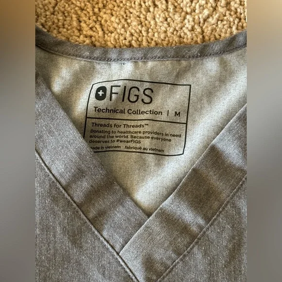 Women’s FIGS Technical Collection Set V-Neck Top W/Zamora Joggers - Picture 5 of 6